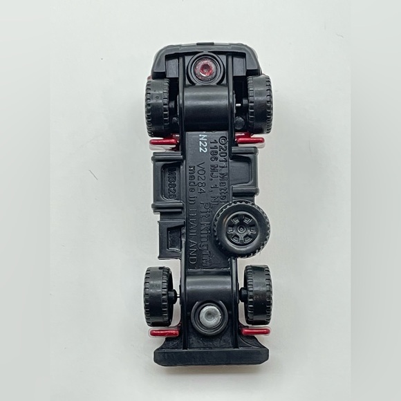 2011 MATCHBOX PIT KING 1:64 RED 2 3/4" DIECAST SEMI TRACTOR TRUCK #828 - Picture 4 of 5